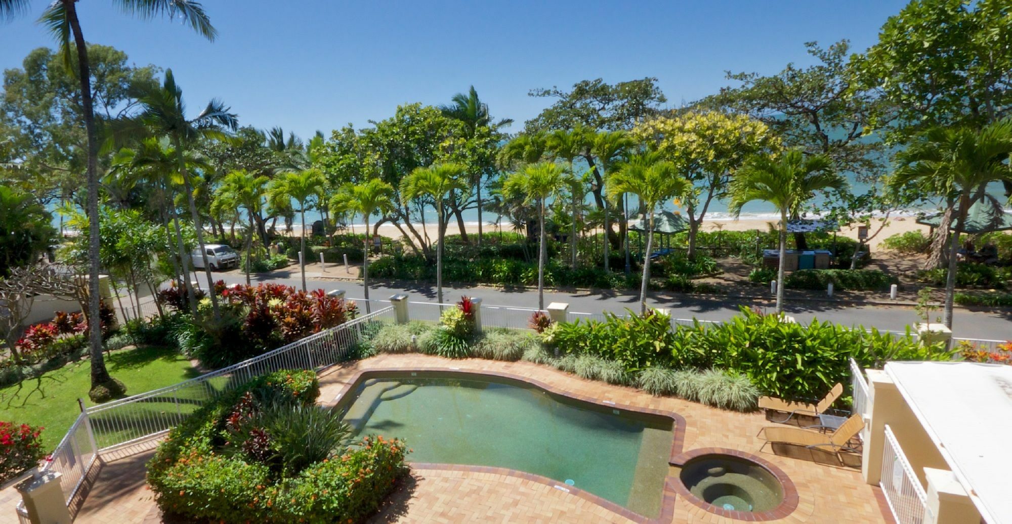 On The Beach Apartments Trinity Beach Exterior foto